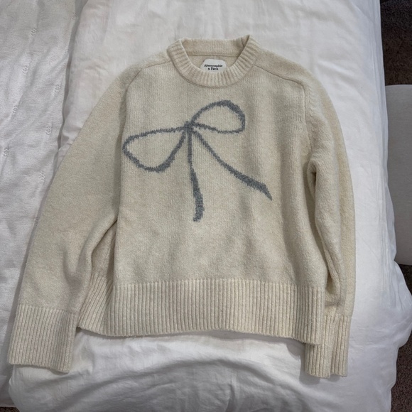 Abercrombie and Fitch Sweater - Picture 1 of 6